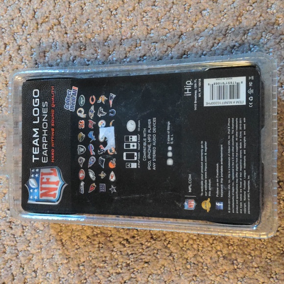 Philadelphia Eagles NFL Team Logo Earphones NEW - Picture 2 of 2